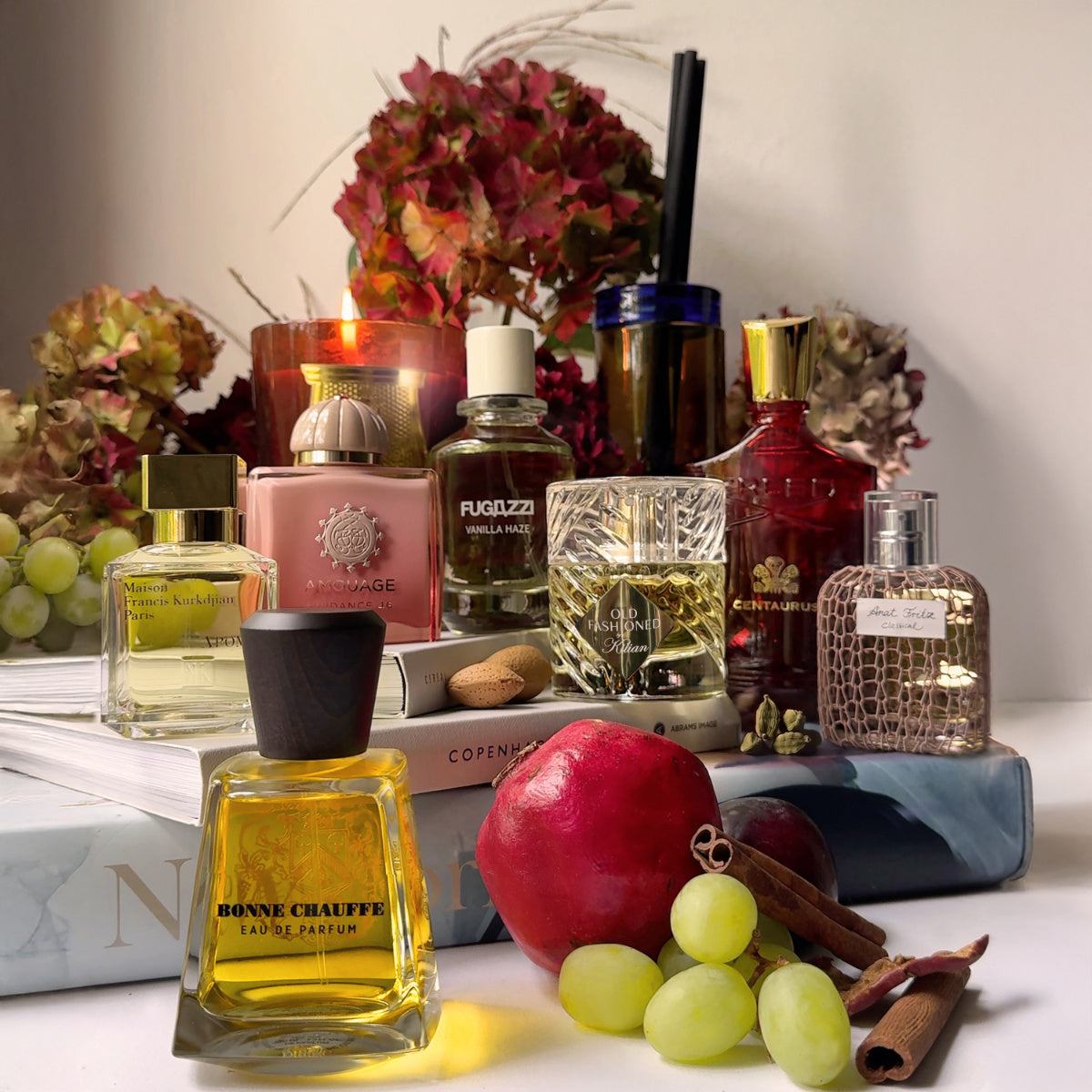 Auswahl an Parfums passend zum Thema der Kolumne