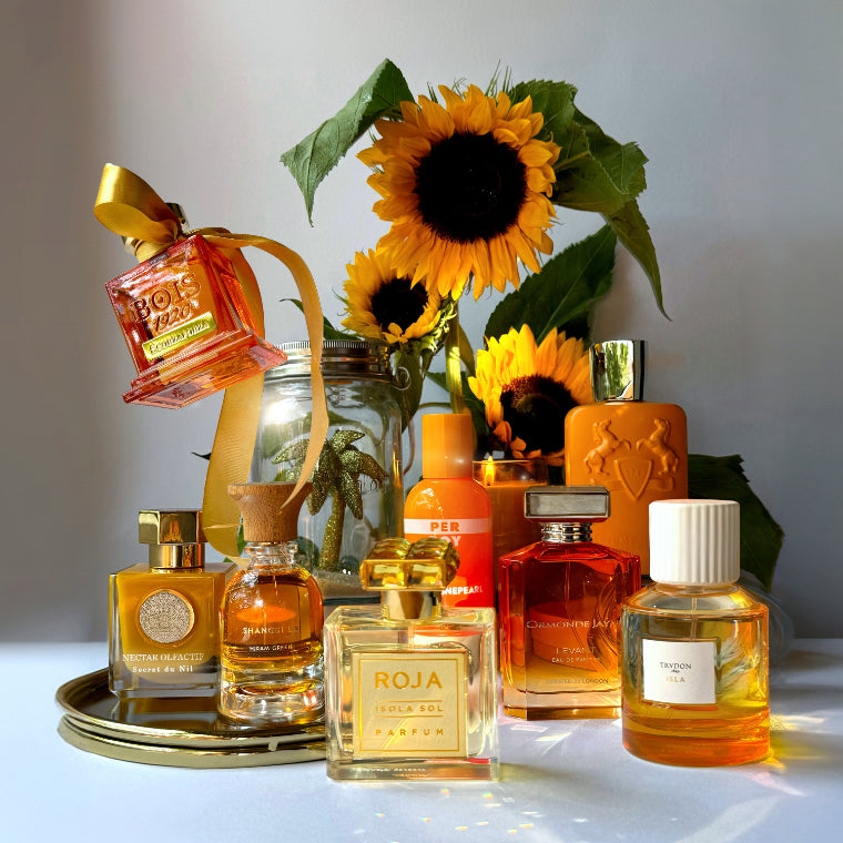 Auswahl an Parfums passend zum Thema der Kolumne