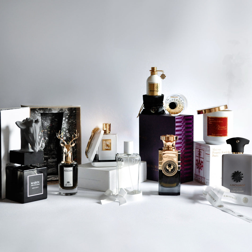 Auswahl an Parfums passend zum Thema der Kolumne