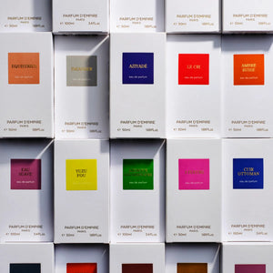 Parfum d'Empire - 3 Fleurs edle Duftverpackung in weiß mit farbigen Etiketten und klarer Schrift aufgereiht