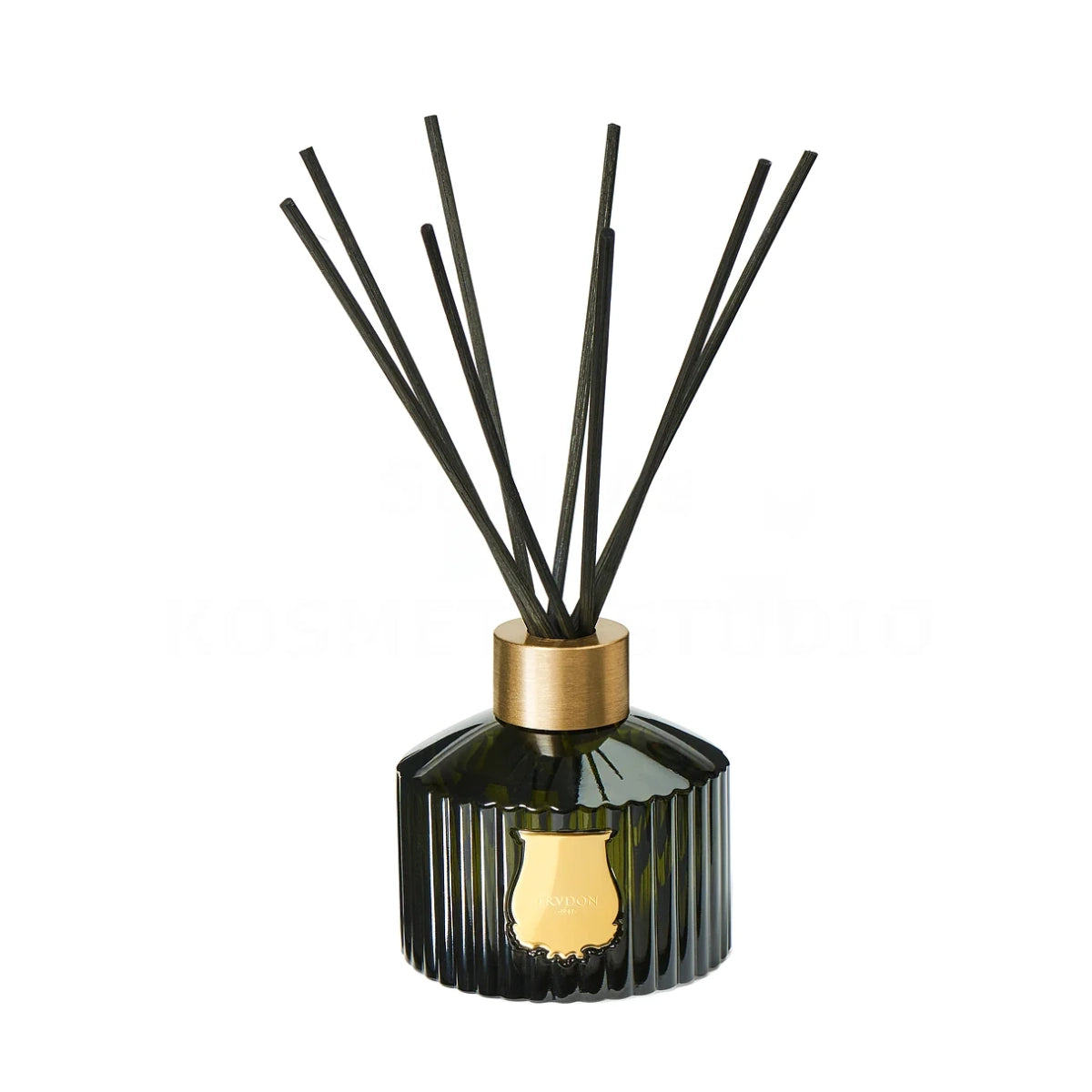 Trudon - Reed Diffusor - Joséphine mit dunkelgrünem geriffeltem Flakon, goldfarbenem Verschluss und schwarzen Diffusorstäbchen vor weißem Hintergrund