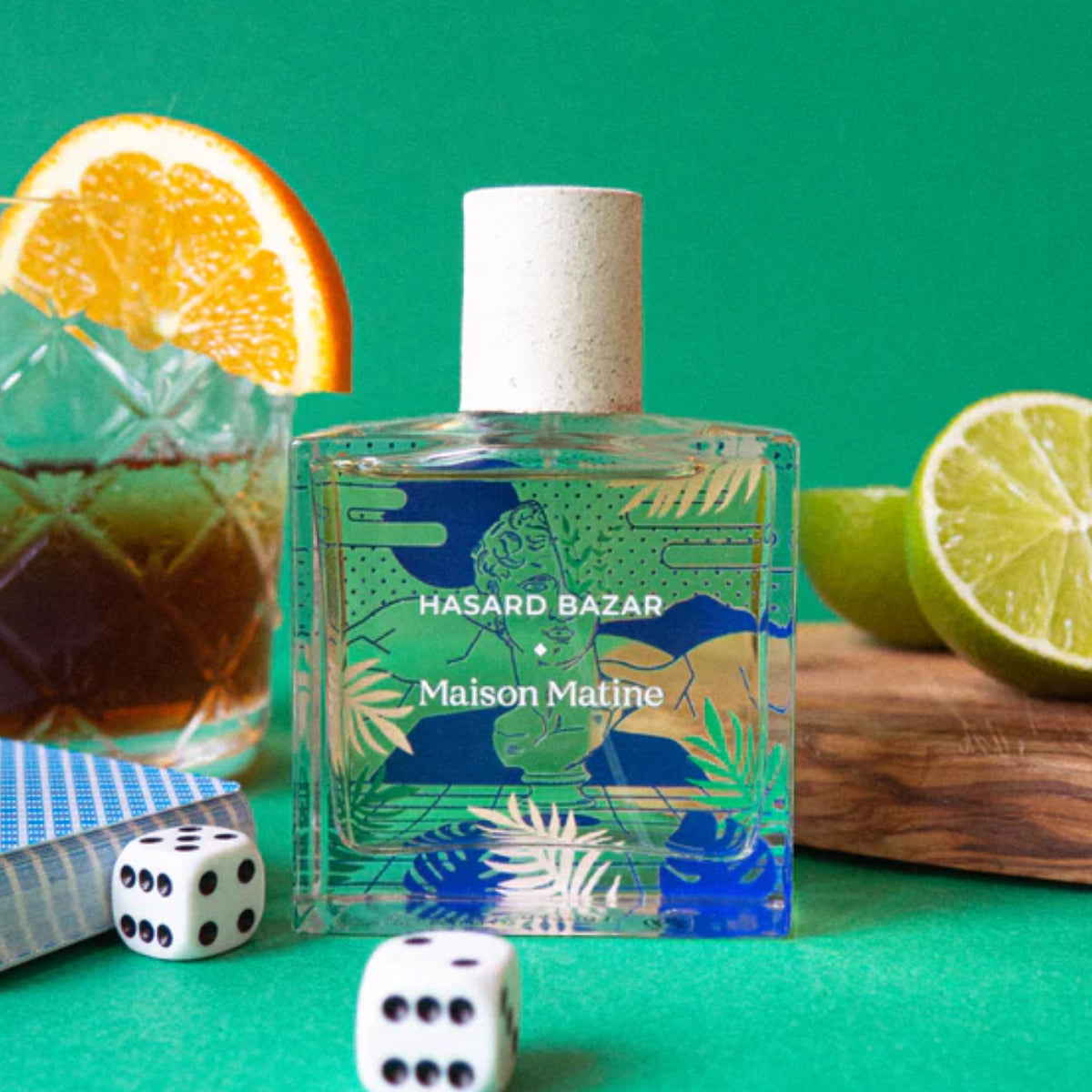 Maison Matine - Hasard Bazar Parfumflakon mit abstraktem Dschungelmotiv und Naturdetails auf grünem Hintergrund