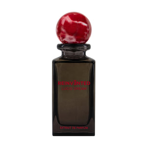 Reinvented Parfums - Lucid Dream Parfumflakon mit schwarzem Glas und rotem, rundem Verschluss vor weißem Hintergrund
