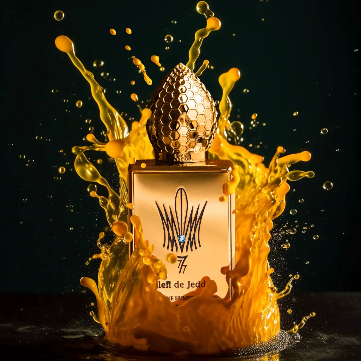 Stéphane Humbert Lucas 777 - Mango Kiss Parfumflakon mit goldener Wabenstruktur und orangem Farbklecks vor dunklem Hintergrund