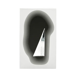 Filippo Sorcinelli - Atmosphere d’Emotion - Nebbia Densa Parfumflakon mit spiegelnder silberner Hülle und abstraktem Schatteneffekt