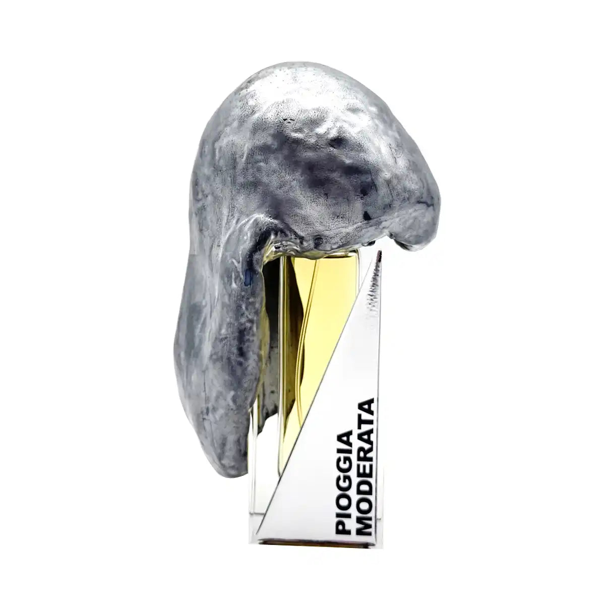 Filippo Sorcinelli - Atmosphere d’Emotion - Pioggia Moderata Parfumflakon mit metallischem Kunstobjekt auf weißem Hintergrund