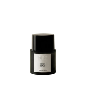 D'Orsay - Rose Blaze Extrait de Parfum im schwarzen, minimalistischen Flakon mit weißem Etikett vor weißem Hintergrund