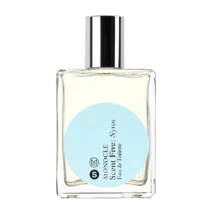 Comme des Garçons - Monocle - Scent Five: Syros Eau de Toilette Flakon mit blauem Etikett vor weißem Hintergrund