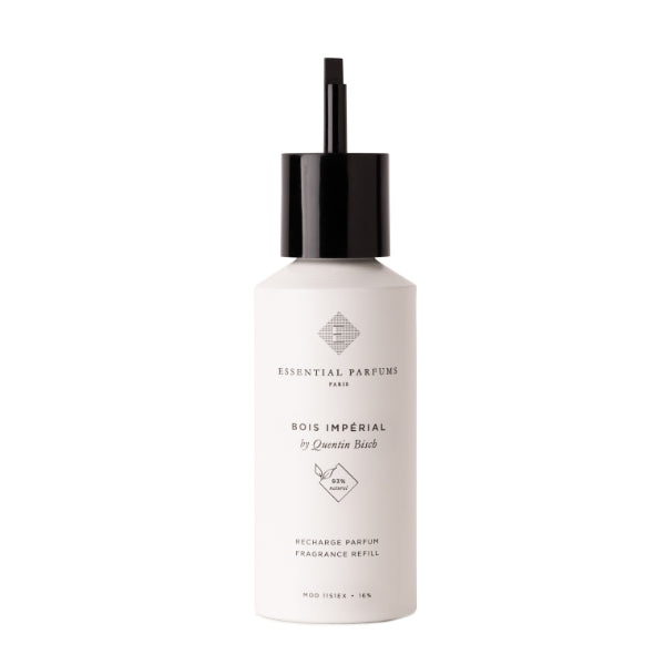 Essential Parfums - Bois Impérial Nachfüllflakon mit schwarzem Sprühkopf und schlichtem weißem Design vor weißem Hintergrund