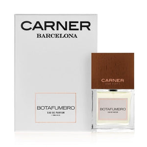 Carner Barcelona - History Collection - Botafumeiro Parfumflakon mit klarer Glasflasche und Holzdeckel vor weißer Verpackung