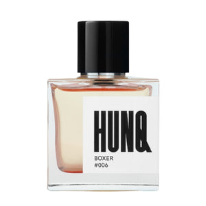 HUNQ - #006 Boxer klarer Flakon mit schwarzem Verschluss und schlichtem weißem Etikett vor weißem Hintergrund