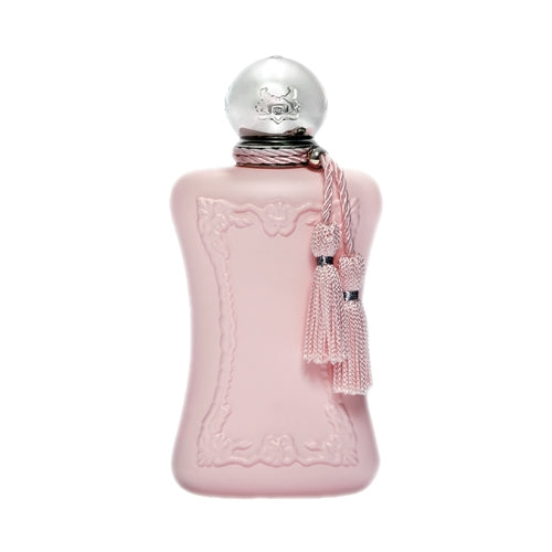Parfums de Marly - Delina Parfumflakon in zartem Rosa mit silbernem Verschluss und dekorativem Quastenanhänger vor weißem Hintergrund