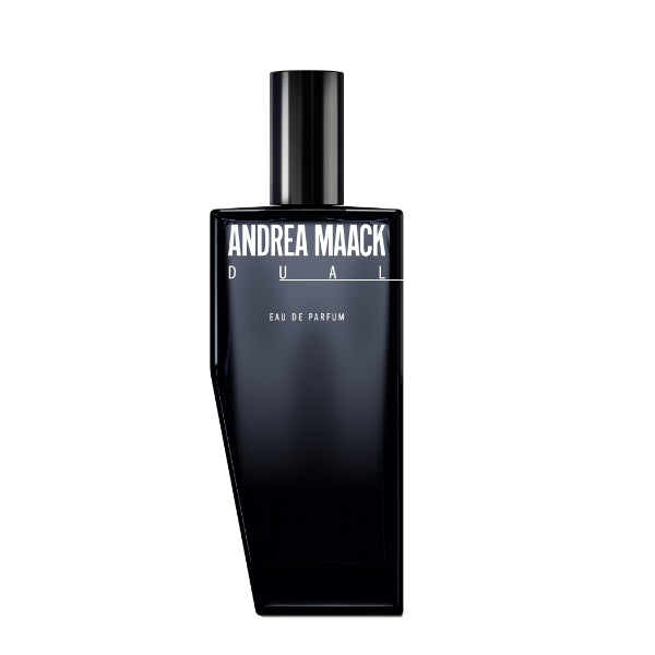 Andrea Maack Parfums - DUAL eleganter schwarzer Flakon mit schlichtem weißen Schriftzug vor weißem Hintergrund
