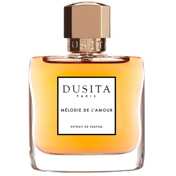 Dusita - Mélodie de l’Amour Parfumflakon mit goldfarbenem Verschluss und bernsteinfarbener Essenz vor weißem Hintergrund