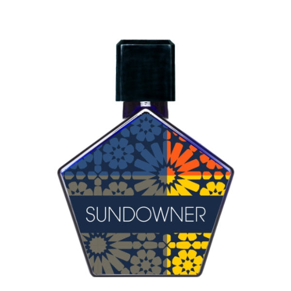 Andy Tauer - Sundowner auffälliger pentagonaler Flakon mit abstraktem Sonnenmuster und schwarzem Verschluss vor weißem Hintergrund