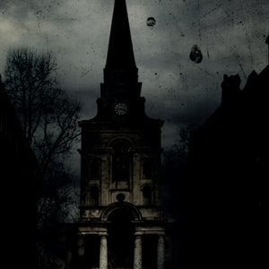 BeauFort London - Revenants Vol 3 - Terror & Magnificence düstere Architektur mit gotischem Turm bei Nacht und nebligem Himmel